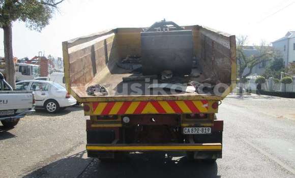 Tenga Tsaru Mercedes‒Benz Tipper Zvimwe Rori in Beitbridge in Matabeleland South Tenga Tsaru Mercedes‒Benz Tipper Zvimwe Rori in Beitbridge in Matabeleland South