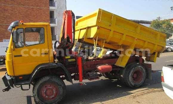 Tenga Tsaru Mercedes‒Benz Tipper Zvimwe Rori in Beitbridge in Matabeleland South Tenga Tsaru Mercedes‒Benz Tipper Zvimwe Rori in Beitbridge in Matabeleland South