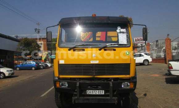 Tenga Tsaru Mercedes‒Benz Tipper Zvimwe Rori in Beitbridge in Matabeleland South Tenga Tsaru Mercedes‒Benz Tipper Zvimwe Rori in Beitbridge in Matabeleland South