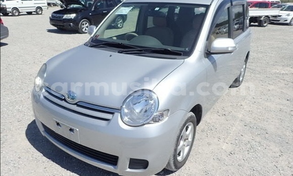 Nunua Ilio tumika Toyota Sienta Fedha Gari ndani ya Beitbridge nchini Matabeleland Kusini