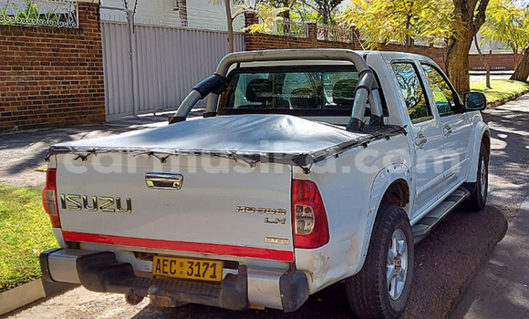 Tenga Tsaru Isuzu KB Chena Mota in Harare in Harare Tenga Tsaru Isuzu KB Chena Mota in Harare in Harare