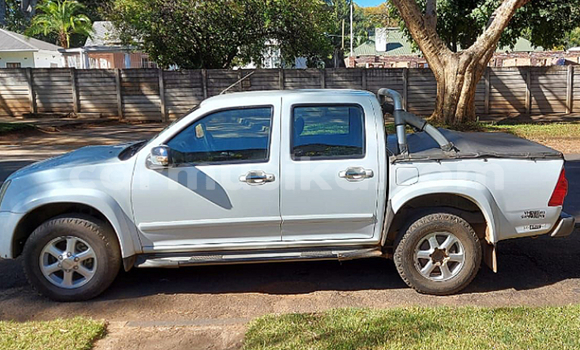 Tenga Tsaru Isuzu KB Chena Mota in Harare in Harare Tenga Tsaru Isuzu KB Chena Mota in Harare in Harare