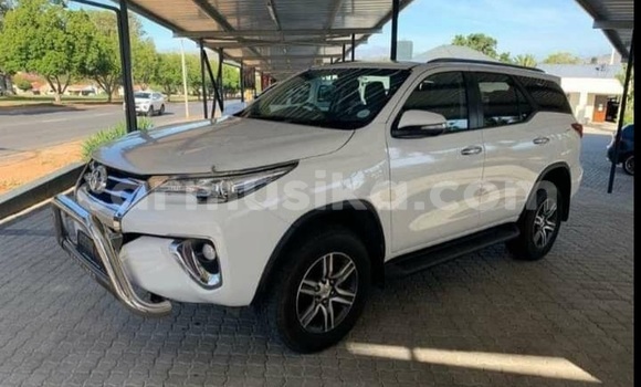 Buy Used Toyota Fortuner White Car in Beitbridge in Matabeleland South