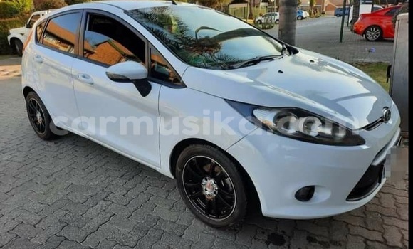 Nunua Ilio tumika Ford Fiesta Nyeupe Gari ndani ya Beitbridge nchini Matabeleland Kusini