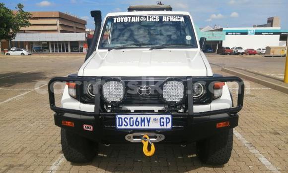 Buy Used Toyota Land Cruiser White Car in Harare in Harare Buy Used Toyota Land Cruiser White Car in Harare in Harare