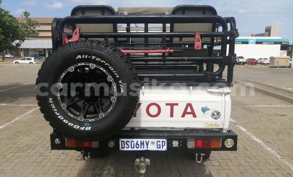 Buy Used Toyota Land Cruiser White Car in Harare in Harare Buy Used Toyota Land Cruiser White Car in Harare in Harare