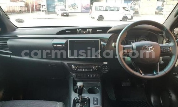 Buy Used Toyota Hilux White Car in Harare in Harare Buy Used Toyota Hilux White Car in Harare in Harare