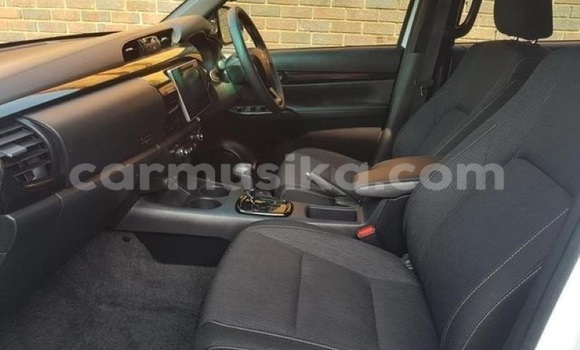 Buy Used Toyota Hilux White Car in Harare in Harare Buy Used Toyota Hilux White Car in Harare in Harare