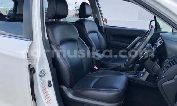 Acheter Occasion Voiture Subaru Traviq Blanc à Beitbridge, Matabeleland South Acheter Occasion Voiture Subaru Traviq Blanc à Beitbridge, Matabeleland South