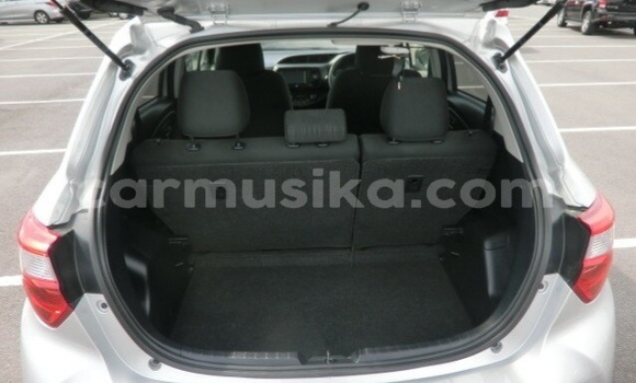 Buy Used Toyota Vitz Silver Car in Beitbridge in Matabeleland South Buy Used Toyota Vitz Silver Car in Beitbridge in Matabeleland South