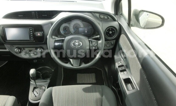 Buy Used Toyota Vitz Silver Car in Beitbridge in Matabeleland South Buy Used Toyota Vitz Silver Car in Beitbridge in Matabeleland South