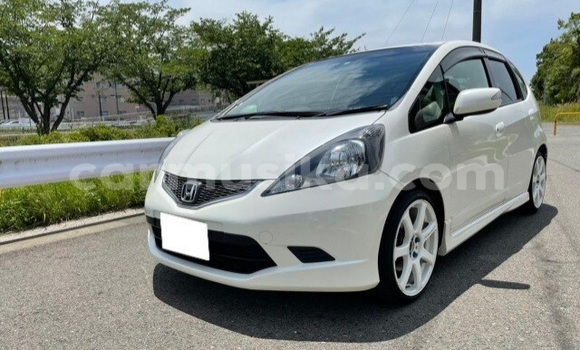 Buy Used Honda Fit White Car in Beitbridge in Matabeleland South