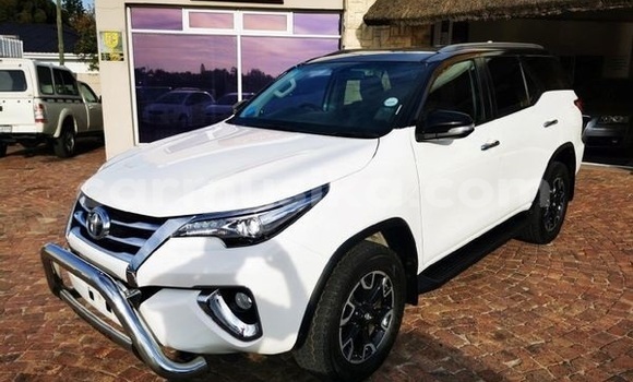 Acheter Occasion Voiture Toyota Fortuner Blanc à Harare, Harare Acheter Occasion Voiture Toyota Fortuner Blanc à Harare, Harare