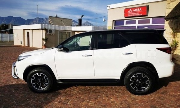 Acheter Occasion Voiture Toyota Fortuner Blanc à Harare, Harare Acheter Occasion Voiture Toyota Fortuner Blanc à Harare, Harare