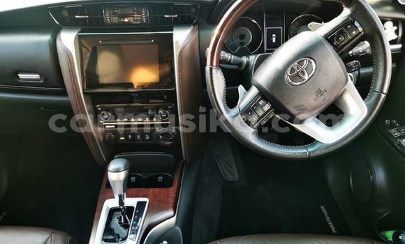 Acheter Occasion Voiture Toyota Fortuner Blanc à Harare, Harare Acheter Occasion Voiture Toyota Fortuner Blanc à Harare, Harare