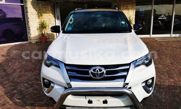 Acheter Occasion Voiture Toyota Fortuner Blanc à Harare, Harare Acheter Occasion Voiture Toyota Fortuner Blanc à Harare, Harare