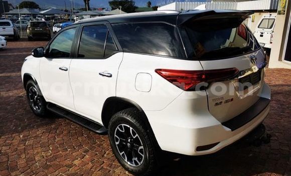 Acheter Occasion Voiture Toyota Fortuner Blanc à Harare, Harare Acheter Occasion Voiture Toyota Fortuner Blanc à Harare, Harare