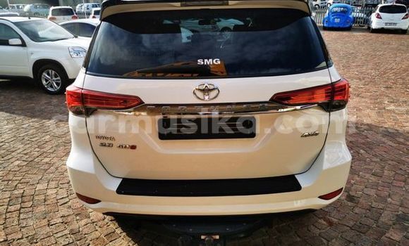 Acheter Occasion Voiture Toyota Fortuner Blanc à Harare, Harare Acheter Occasion Voiture Toyota Fortuner Blanc à Harare, Harare
