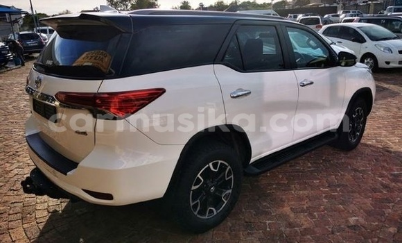 Acheter Occasion Voiture Toyota Fortuner Blanc à Harare, Harare Acheter Occasion Voiture Toyota Fortuner Blanc à Harare, Harare