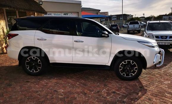 Acheter Occasion Voiture Toyota Fortuner Blanc à Harare, Harare Acheter Occasion Voiture Toyota Fortuner Blanc à Harare, Harare