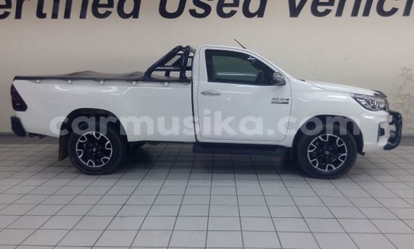Tenga Tsaru Toyota Hilux Chena Mota in Harare in Harare Tenga Tsaru Toyota Hilux Chena Mota in Harare in Harare
