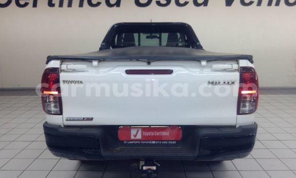 Tenga Tsaru Toyota Hilux Chena Mota in Harare in Harare Tenga Tsaru Toyota Hilux Chena Mota in Harare in Harare