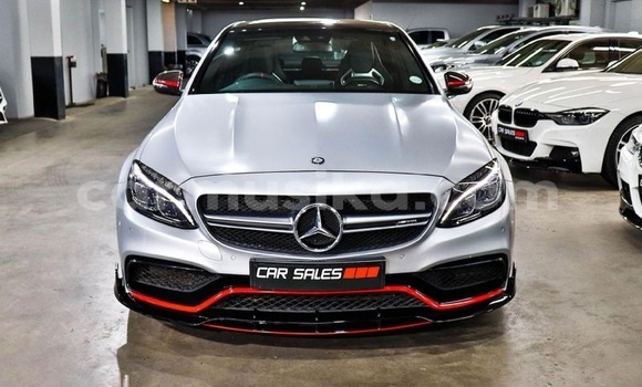 Acheter Occasion Voiture Mercedes-Benz C-Classe Gris à Beitbridge, Matabeleland South Acheter Occasion Voiture Mercedes-Benz C-Classe Gris à Beitbridge, Matabeleland South