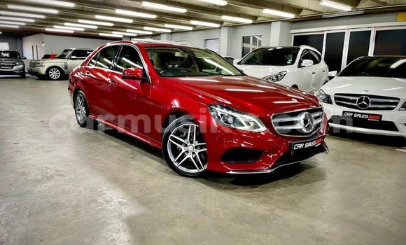 Nunua Ilio tumika Mercedes-Benz E-Classe Nyekundu Gari ndani ya Beitbridge nchini Matabeleland Kusini
