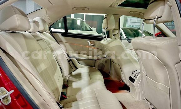 Acheter Occasion Voiture Mercedes-Benz E-Classe Rouge à Beitbridge, Matabeleland South Acheter Occasion Voiture Mercedes-Benz E-Classe Rouge à Beitbridge, Matabeleland South