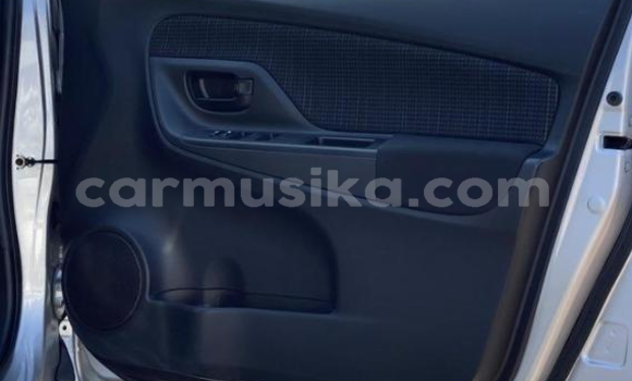 Acheter Occasion Voiture Toyota Vitz Gris à Beitbridge, Matabeleland South Acheter Occasion Voiture Toyota Vitz Gris à Beitbridge, Matabeleland South