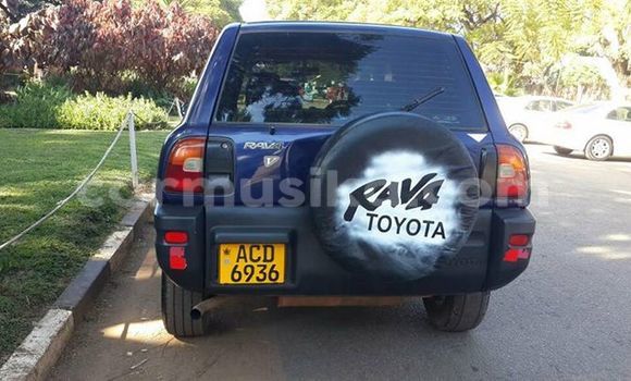 Nunua Ilio tumika Toyota RAV4 Bluu Gari ndani ya Alexandra Park nchini Harare
