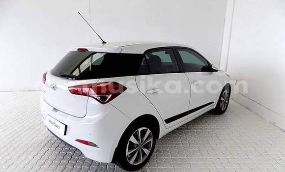 Buy Used Hyundai i20 White Car in Beitbridge in Matabeleland South Buy Used Hyundai i20 White Car in Beitbridge in Matabeleland South