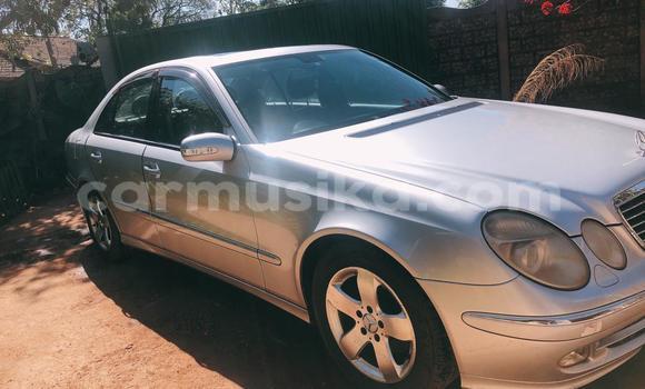 Nunua Ilio tumika Mercedes‒Benz E–Class Fedha Gari ndani ya Harare nchini Harare