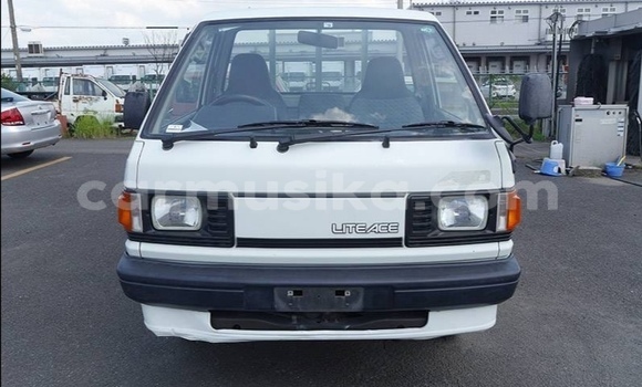 Buy Used Toyota LITEACE White Truck in Beitbridge in Matabeleland South