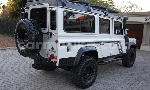 Buy Used Land Rover Defender White Car in Harare in Harare Buy Used Land Rover Defender White Car in Harare in Harare
