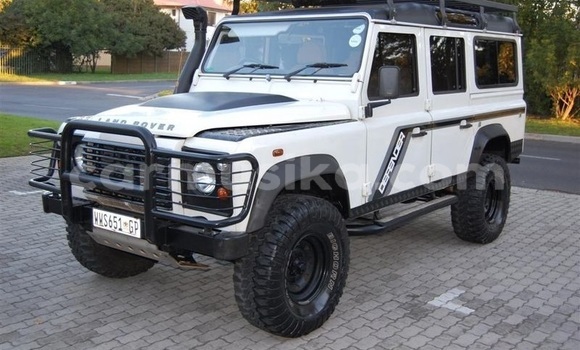 Buy Used Land Rover Defender White Car in Harare in Harare Buy Used Land Rover Defender White Car in Harare in Harare