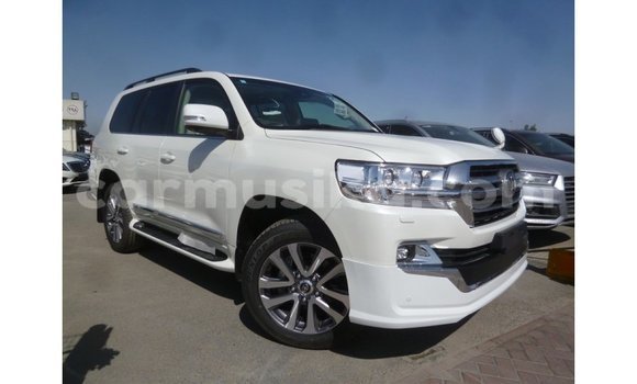 Nunua Imported Toyota Land Cruiser Nyeupe Gari ndani ya Import - Dubai nchini Harare Nunua Imported Toyota Land Cruiser Nyeupe Gari ndani ya Import - Dubai nchini Harare