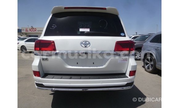 Nunua Imported Toyota Land Cruiser Nyeupe Gari ndani ya Import - Dubai nchini Harare Nunua Imported Toyota Land Cruiser Nyeupe Gari ndani ya Import - Dubai nchini Harare