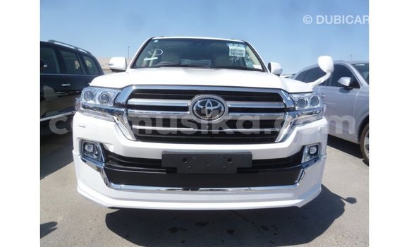 Nunua Imported Toyota Land Cruiser Nyeupe Gari ndani ya Import - Dubai nchini Harare Nunua Imported Toyota Land Cruiser Nyeupe Gari ndani ya Import - Dubai nchini Harare