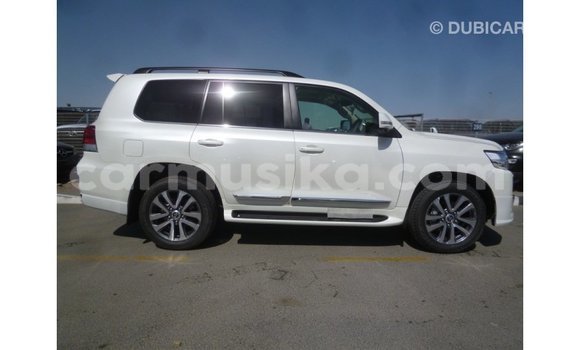 Nunua Imported Toyota Land Cruiser Nyeupe Gari ndani ya Import - Dubai nchini Harare Nunua Imported Toyota Land Cruiser Nyeupe Gari ndani ya Import - Dubai nchini Harare