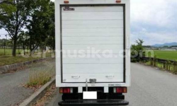 Tenga Tsaru Isuzu Elf Chena Rori in Beitbridge in Matabeleland South Tenga Tsaru Isuzu Elf Chena Rori in Beitbridge in Matabeleland South