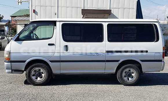 Acheter Occasion Voiture Toyota Grand HiAce Gris à Beitbridge, Matabeleland South Acheter Occasion Voiture Toyota Grand HiAce Gris à Beitbridge, Matabeleland South