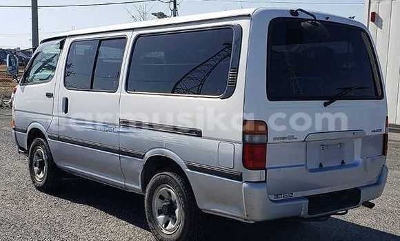Acheter Occasion Voiture Toyota Grand HiAce Gris à Beitbridge, Matabeleland South Acheter Occasion Voiture Toyota Grand HiAce Gris à Beitbridge, Matabeleland South