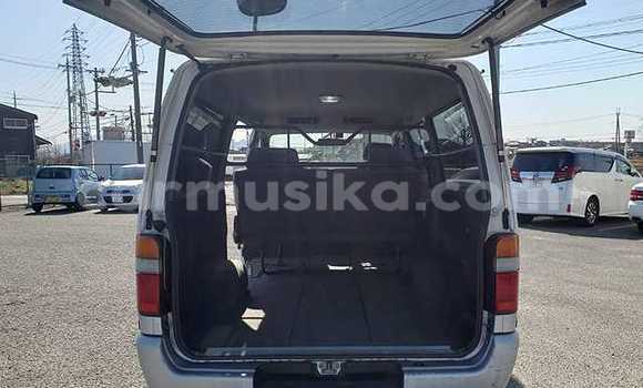 Acheter Occasion Voiture Toyota Grand HiAce Gris à Beitbridge, Matabeleland South Acheter Occasion Voiture Toyota Grand HiAce Gris à Beitbridge, Matabeleland South