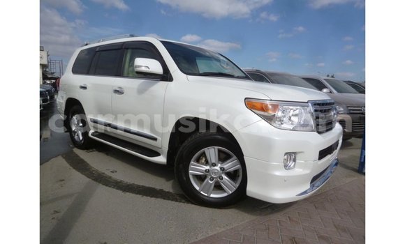 Nunua Imported Toyota Land Cruiser Nyeupe Gari ndani ya Import - Dubai nchini Harare Nunua Imported Toyota Land Cruiser Nyeupe Gari ndani ya Import - Dubai nchini Harare