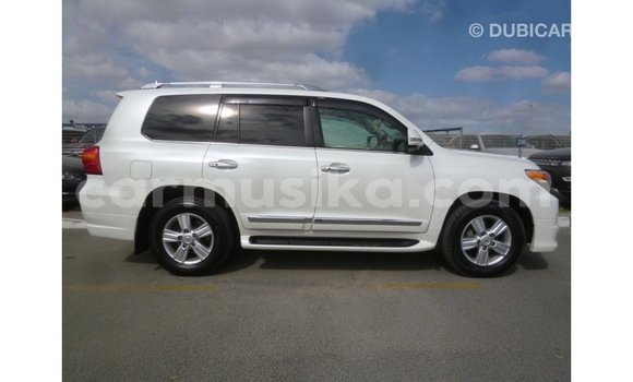 Nunua Imported Toyota Land Cruiser Nyeupe Gari ndani ya Import - Dubai nchini Harare Nunua Imported Toyota Land Cruiser Nyeupe Gari ndani ya Import - Dubai nchini Harare