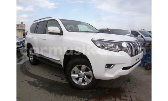 Acheter Import Voiture Toyota Prado Blanc à Import - Dubai, Harare Acheter Import Voiture Toyota Prado Blanc à Import - Dubai, Harare