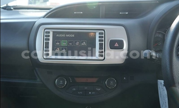 Acheter Occasion Voiture Toyota Vitz Gris à Beitbridge, Matabeleland South Acheter Occasion Voiture Toyota Vitz Gris à Beitbridge, Matabeleland South