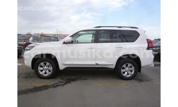 Acheter Import Voiture Toyota Prado Blanc à Import - Dubai, Harare Acheter Import Voiture Toyota Prado Blanc à Import - Dubai, Harare