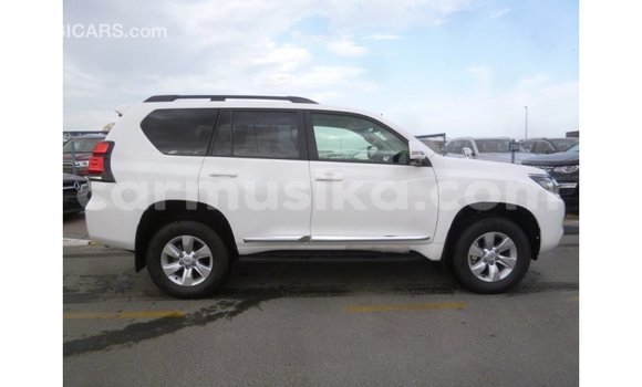 Acheter Import Voiture Toyota Prado Blanc à Import - Dubai, Harare Acheter Import Voiture Toyota Prado Blanc à Import - Dubai, Harare